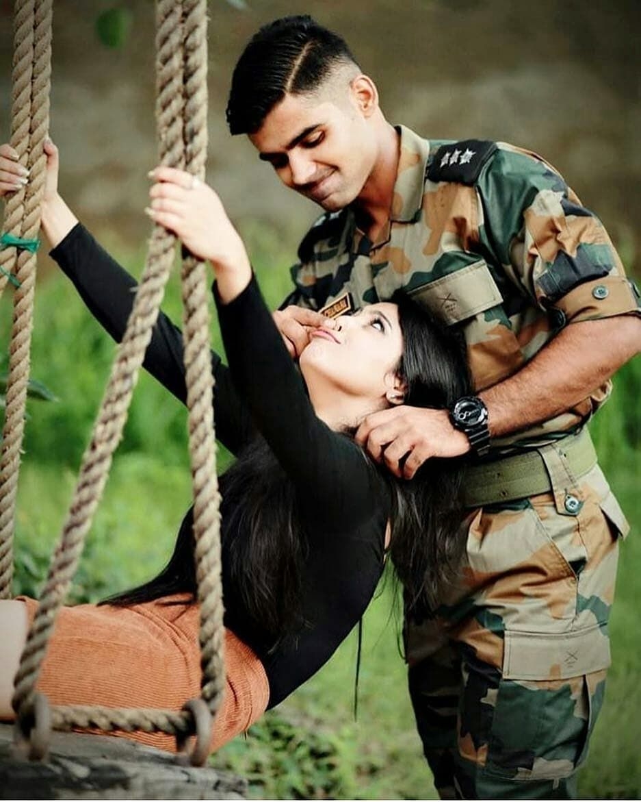 940x1180 Image may contain: 2 people. Army couple picture, Army girlfriend picture, Military girlfriend army, Phone