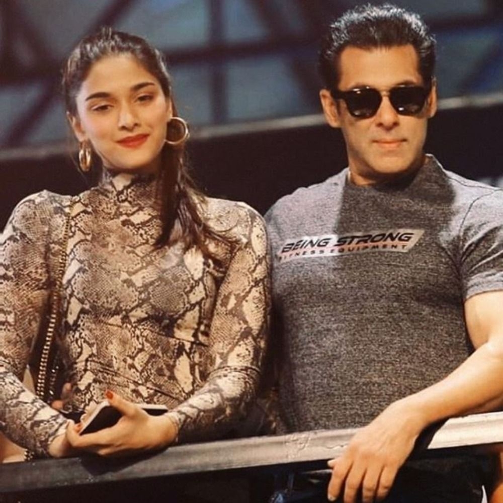 1000x1000 Salman Khan made everything special for me & I didn't feel, Phone