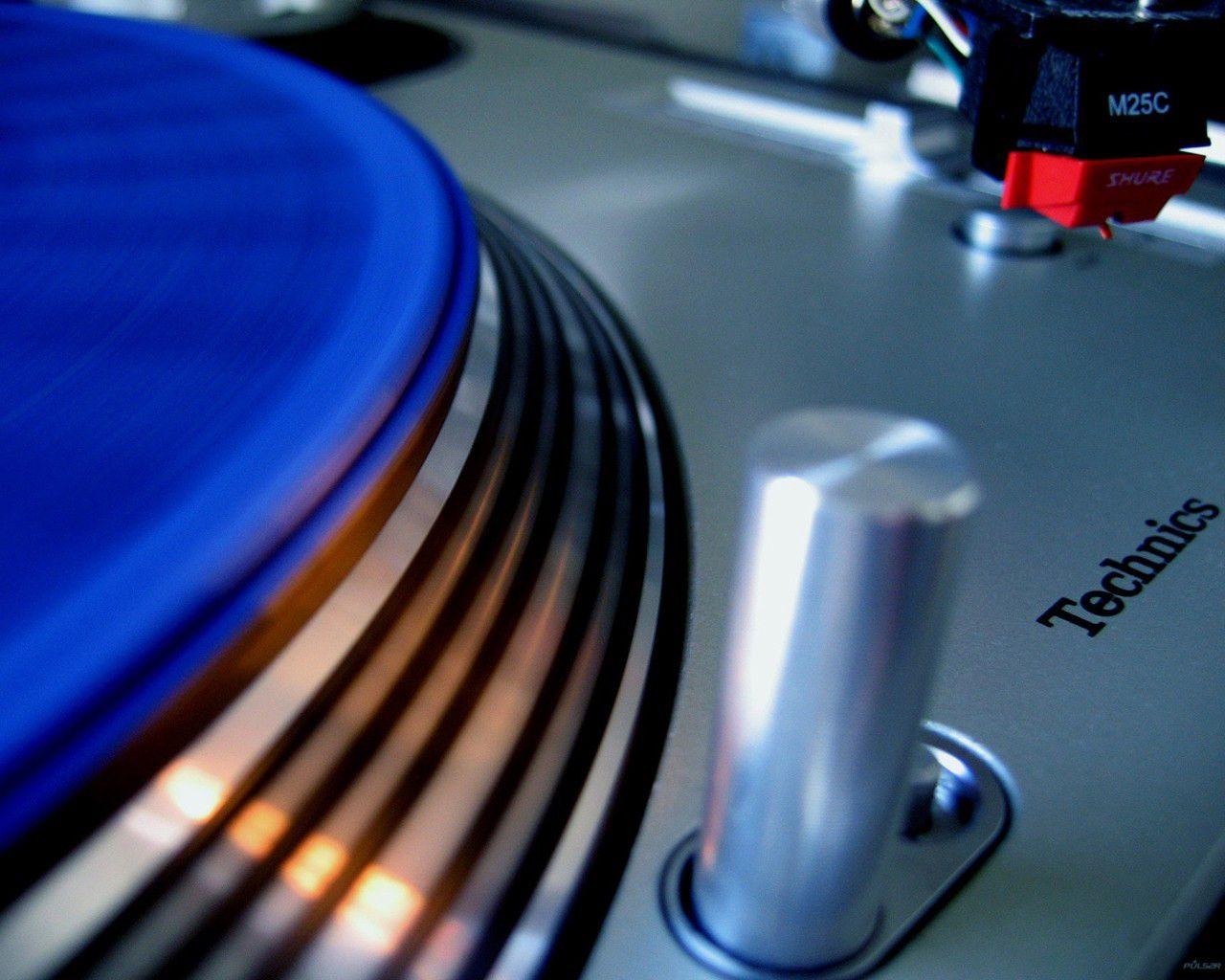 1280x1030 DJ Turntables. Technics Dj Turntable Detail Image Wallpaper, Desktop