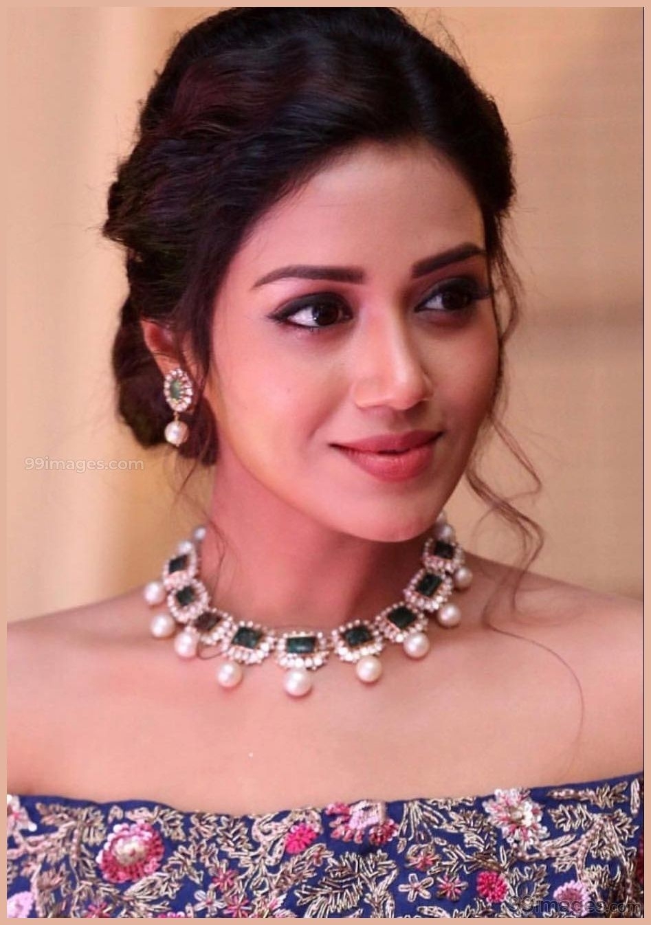 950x1350 Nivetha Pethuraj Beautiful HD Photohoot Stills & Mobile, Phone