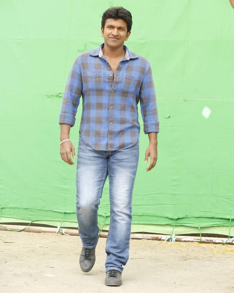 800x1000 Puneeth Rajkumar Photo [HD]: Latest Image, Picture, Stills, Phone