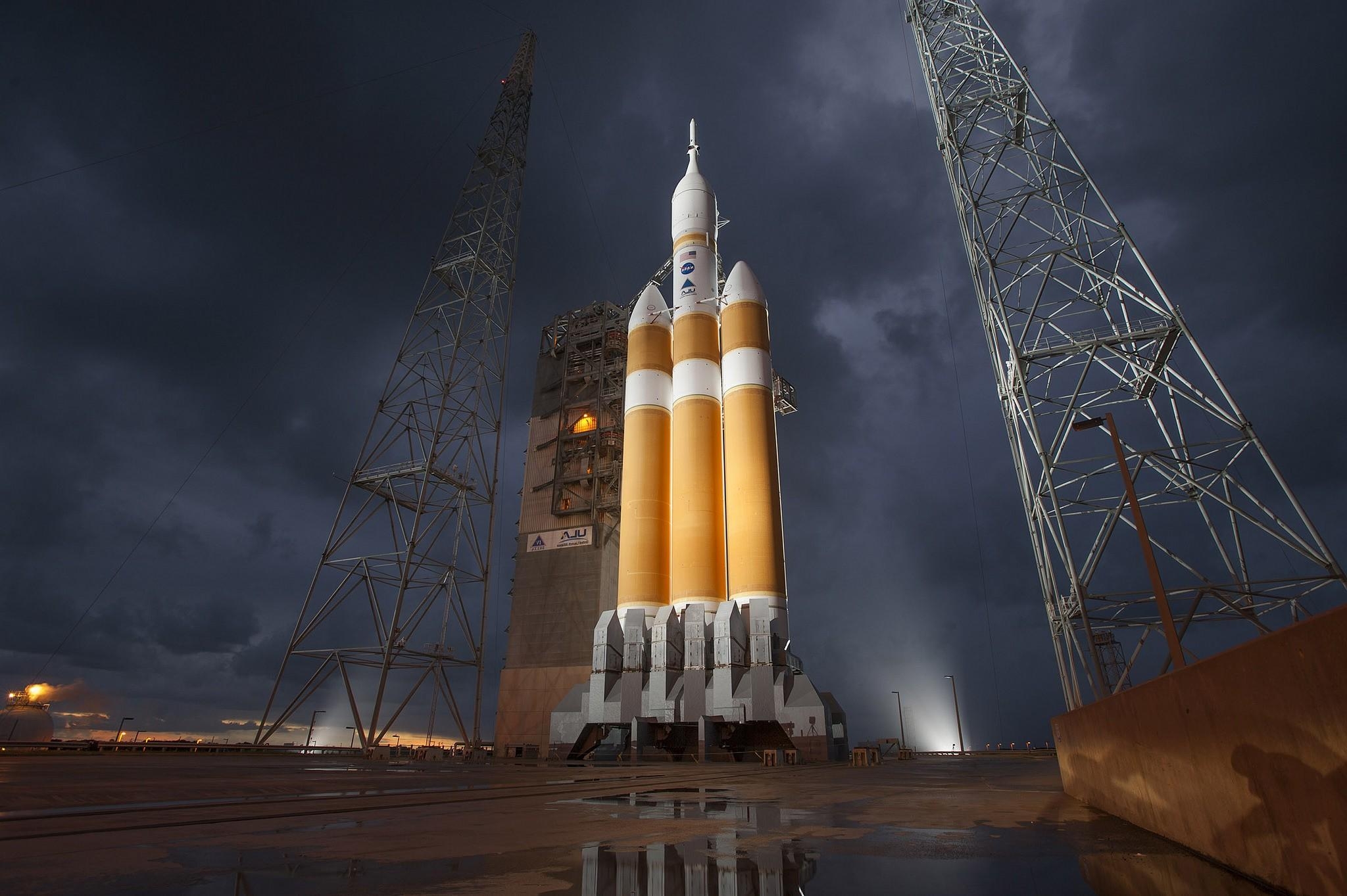 2050x1370 landscape, Clouds, Storm, NASA, Spaceship, Rockets, Orion, USA, Desktop