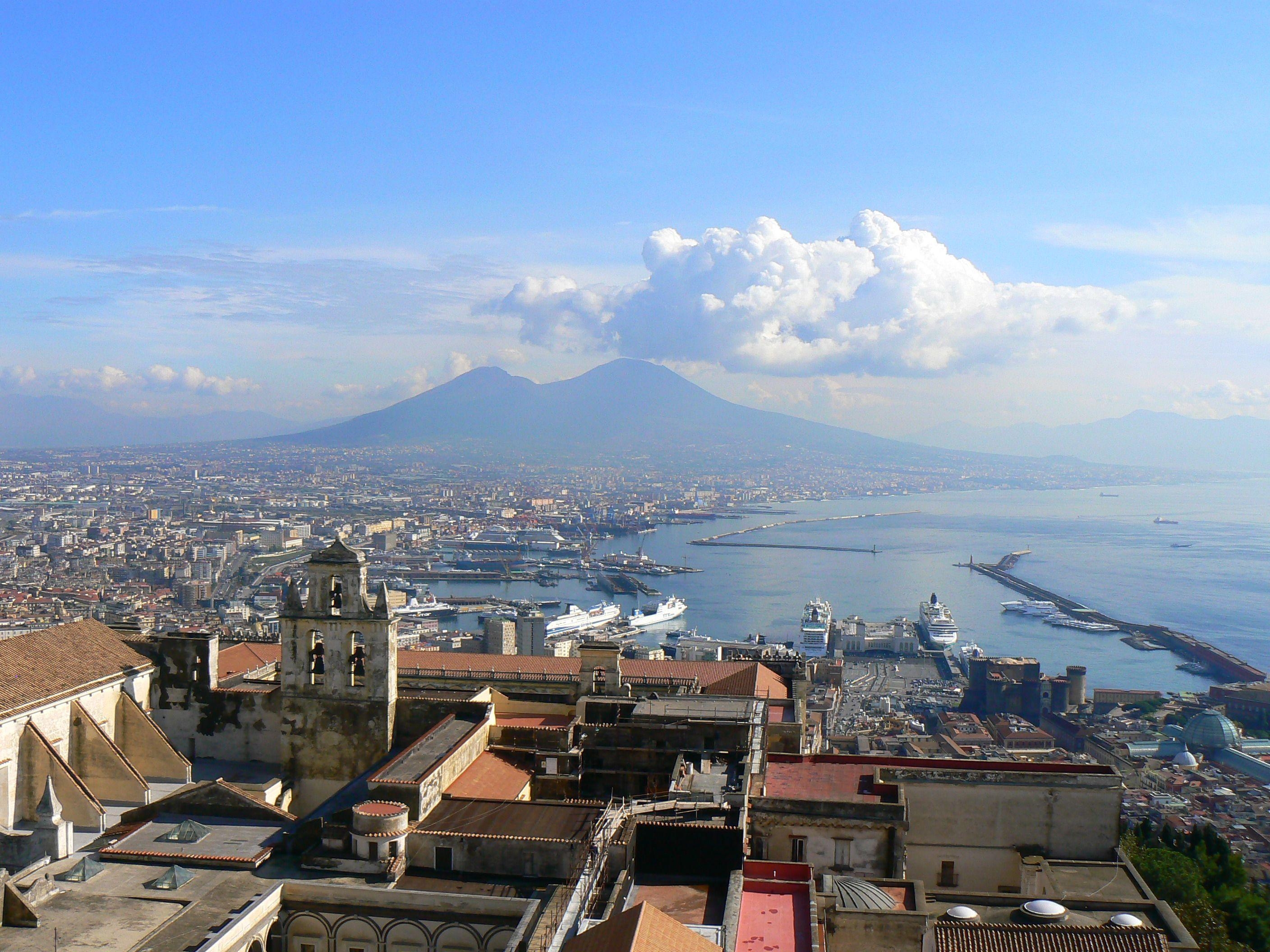 2820x2120 Clouds over the city of Naples, Italy wallpaper and image, Desktop