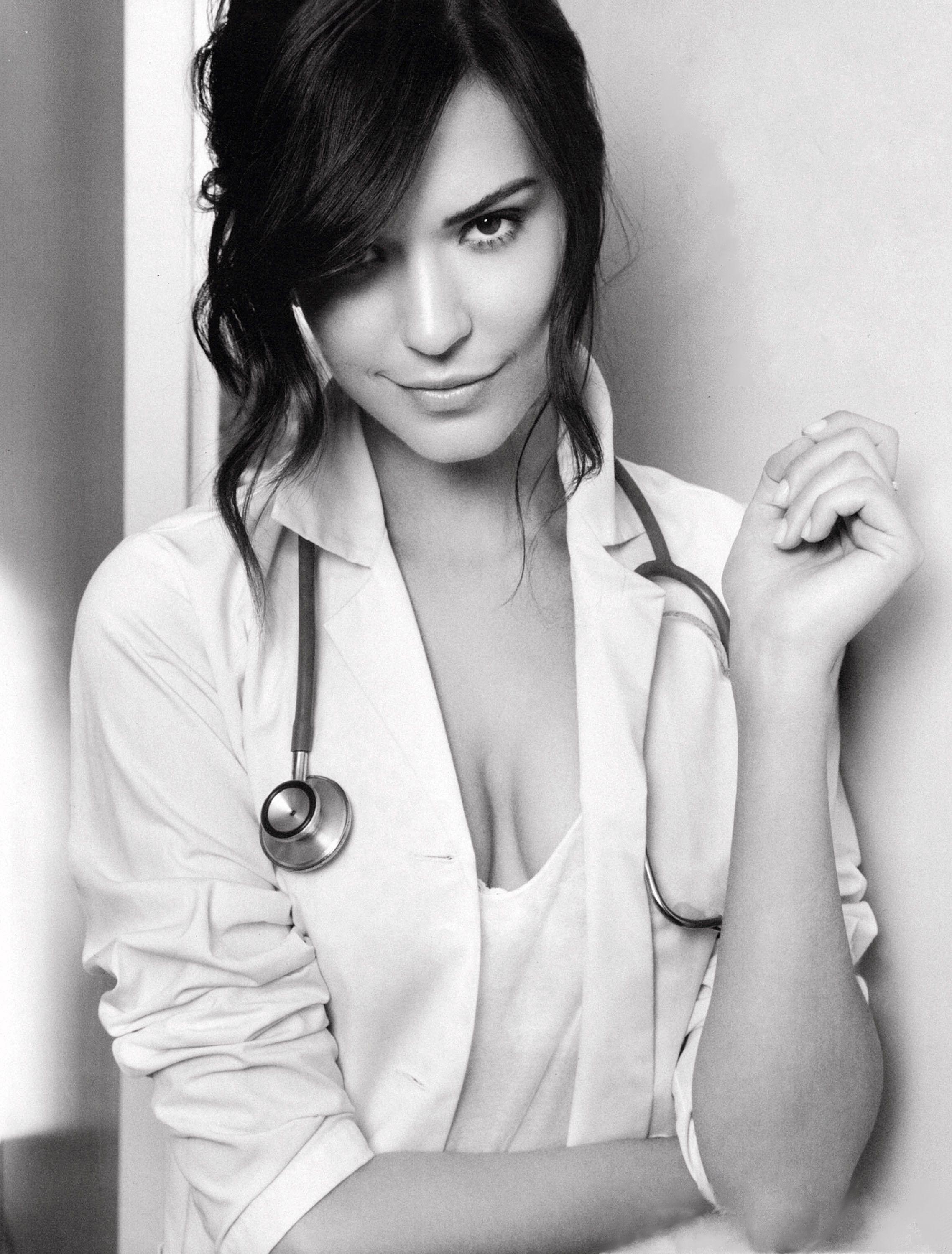 2280x3000 women, actress, grayscale, doctors, Odette Annable, House M.D, Phone