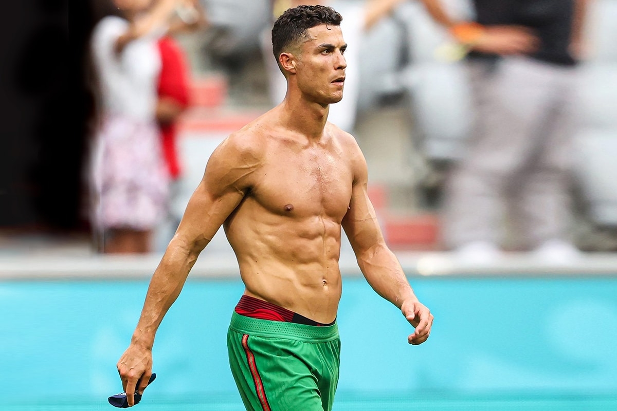 1200x800 Cristiano Ronaldo Shirtless Proves Age is Just a Number. Man of Many, Desktop