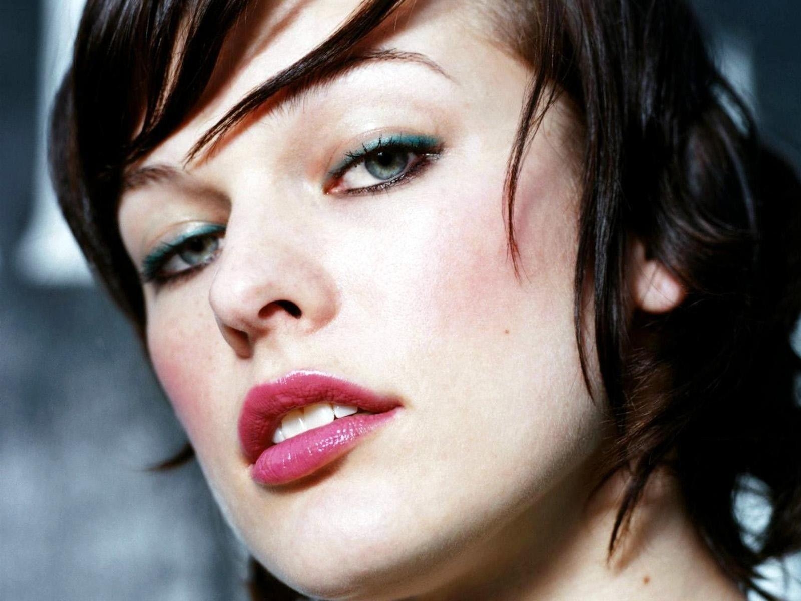 1600x1200 The Image of Actress Milla Jovovich  HD Wallpaper, Desktop