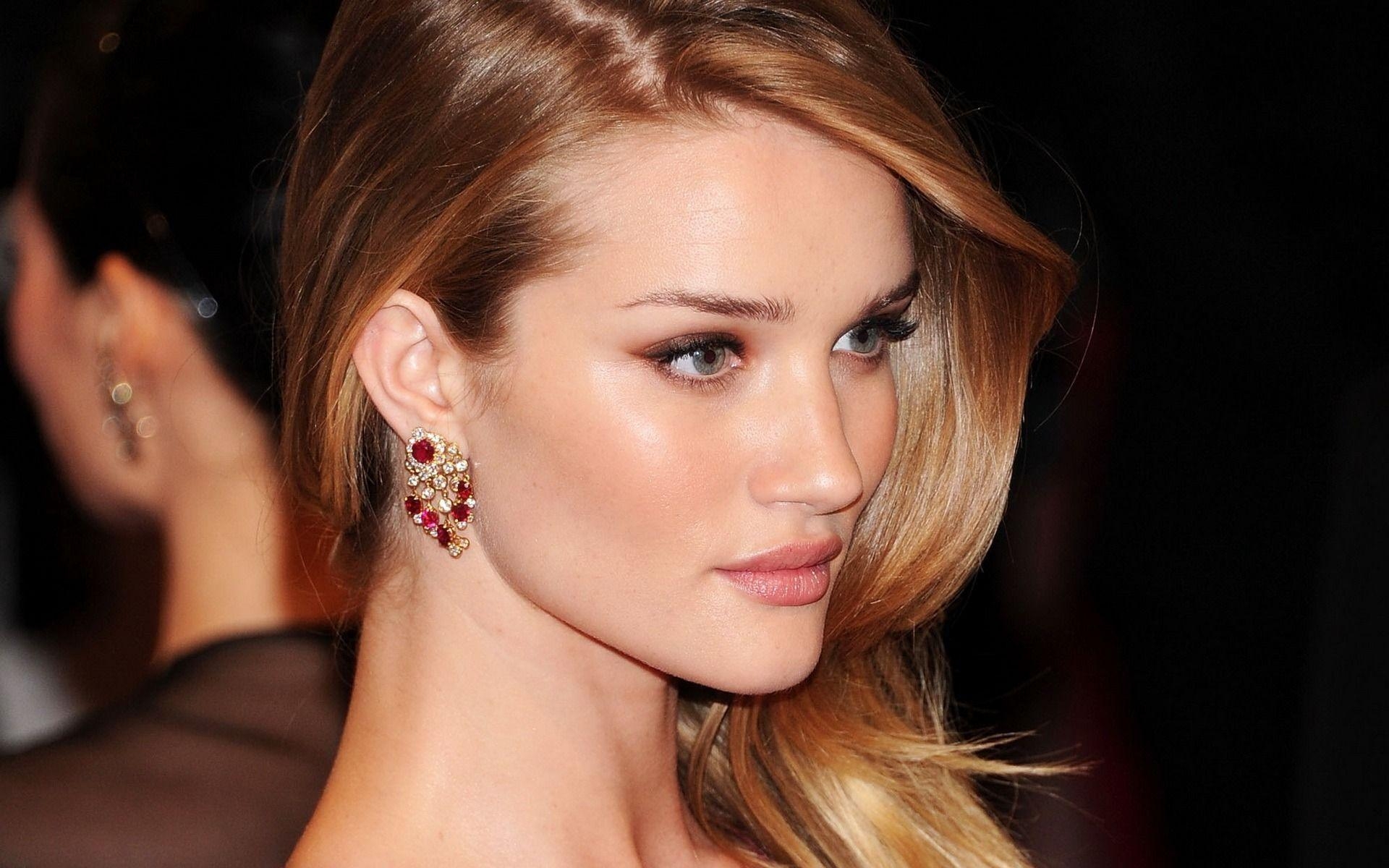 1920x1200 Rosie Huntington Whiteley New Face Of ModelCo With Audrey, Desktop