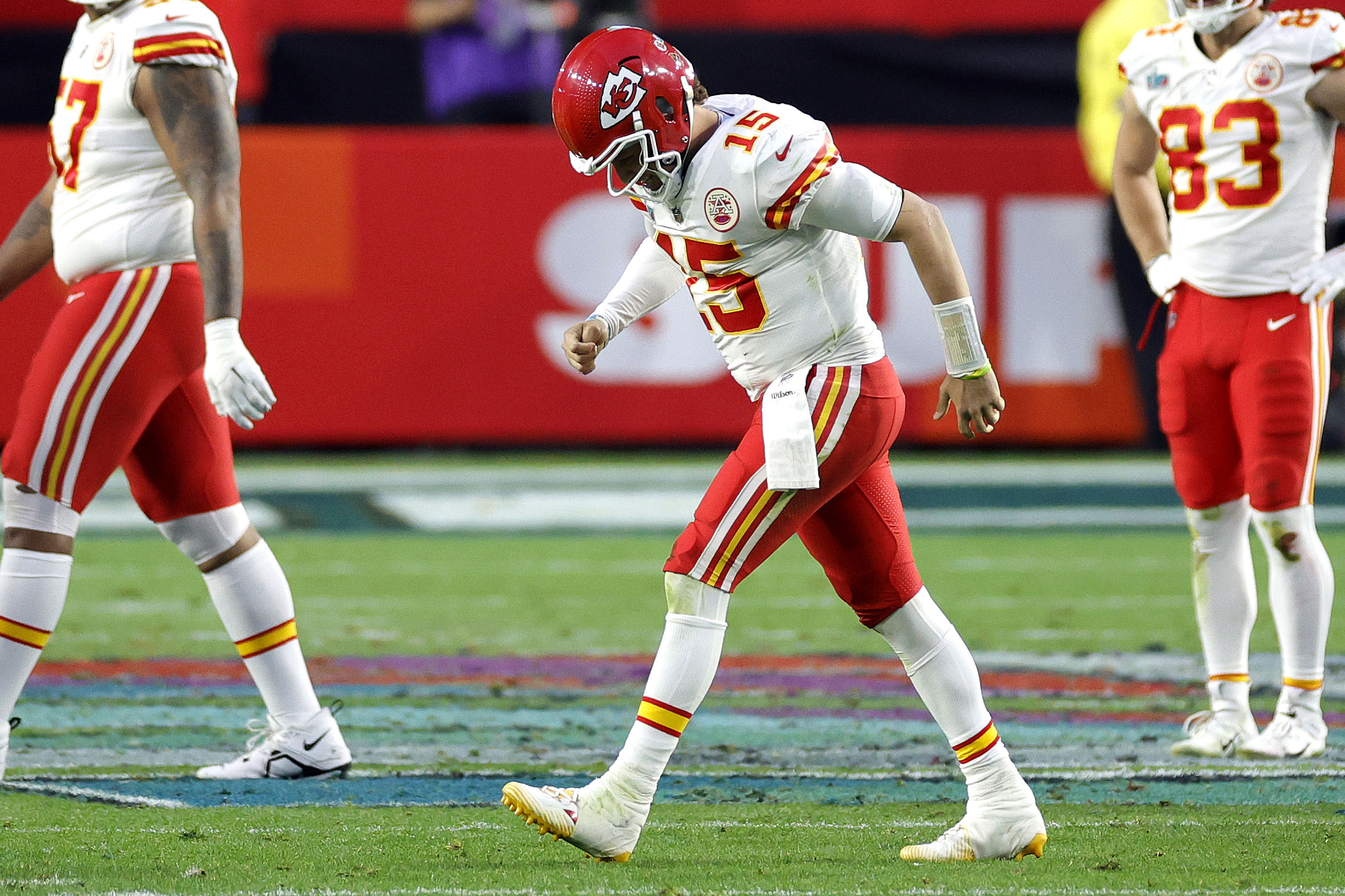 2360x1580 Patrick Mahomes limps off field in potential Super Bowl nightmare, Desktop