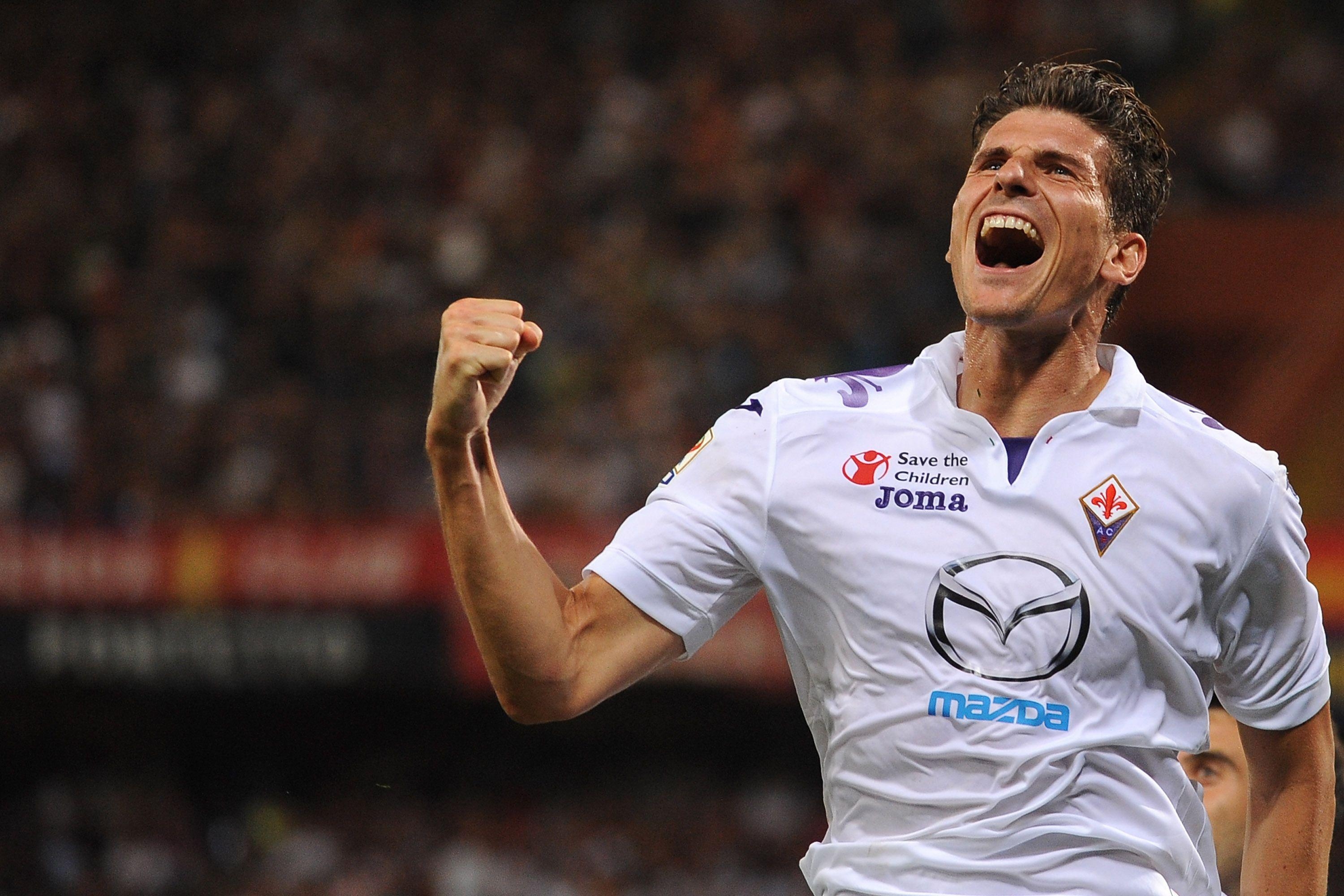 3000x2000 The forward of Fiorentina Mario Gomez wallpaper and image, Desktop