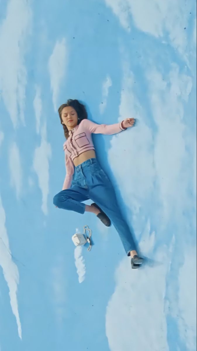 680x1200 Olivia Rodrigo Deja Vu Music Video. Dejavu, Olivia, Photohoot bts, Phone