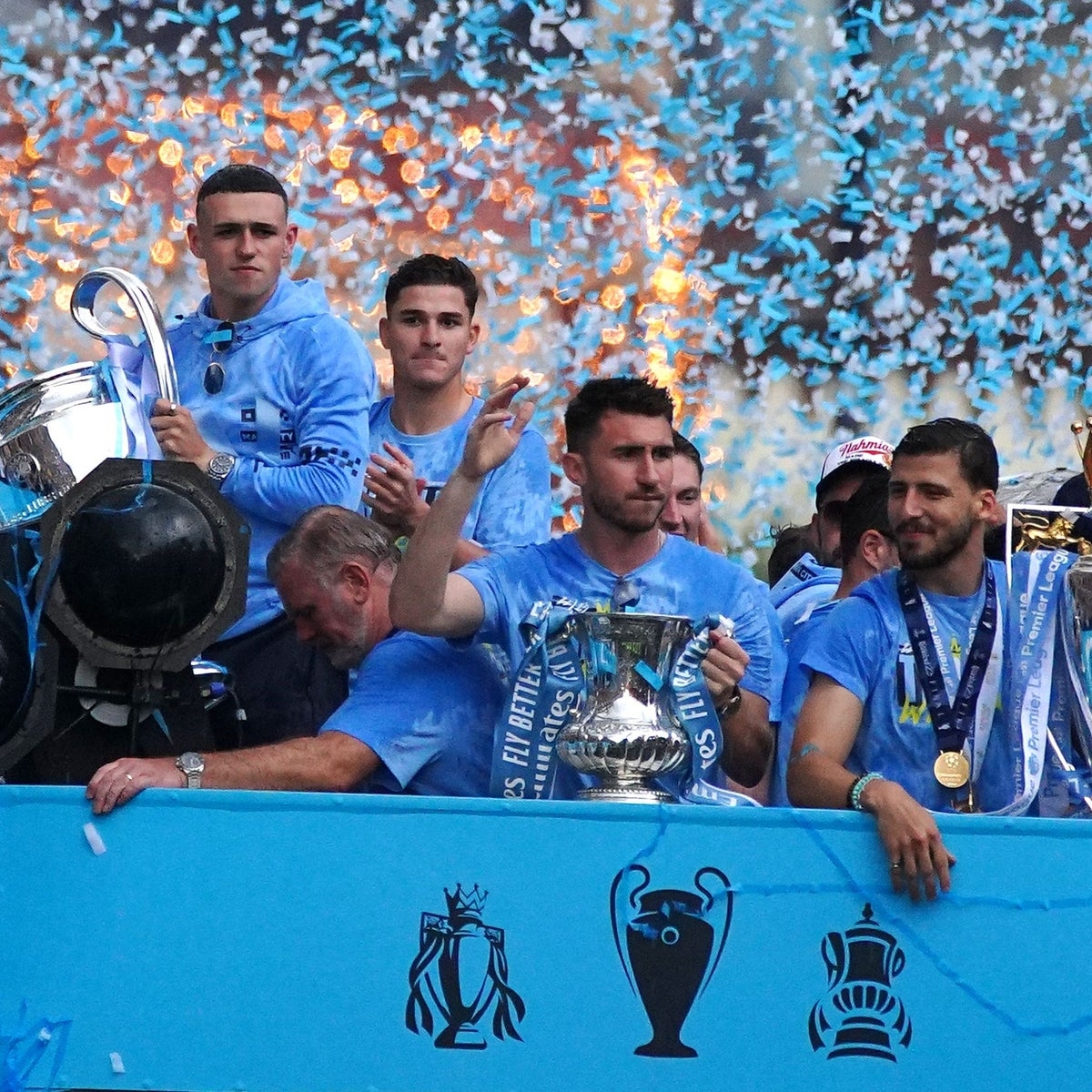 1200x1200 Manchester City's trophy parade in picture, Phone