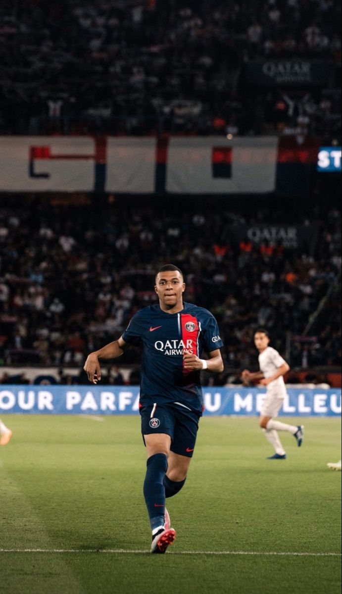 700x1200 Kylian Mbappe, Phone