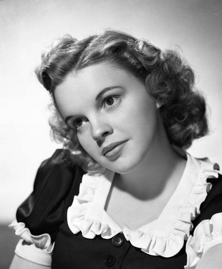 900x1100 Judy Garland Computer Wallpaper, Desktop Background.88 KB, Phone