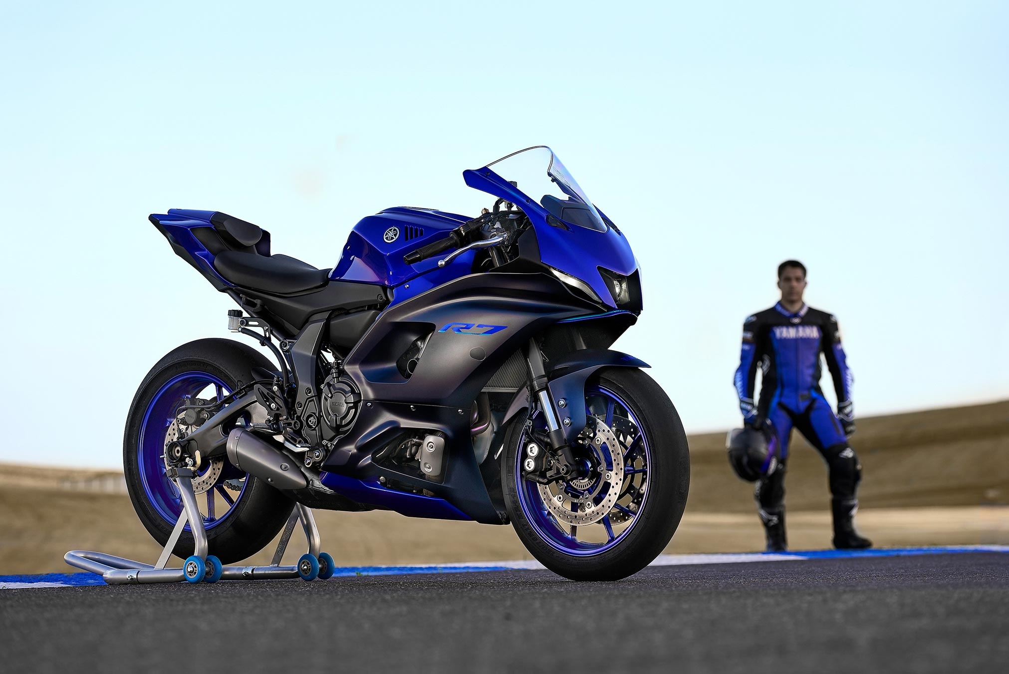 2030x1360 2022 Yamaha YZF R7 Guide • Total Motorcycle, Desktop