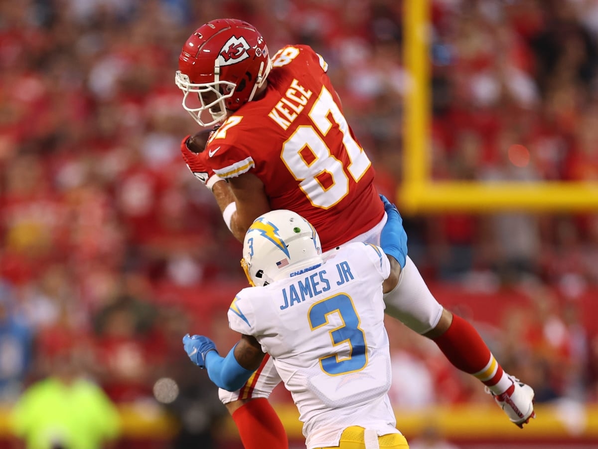 1200x900 Football World Reacts To Vicious Derwin James Tackle On Travis Kelce Spun: What's Trending In The Sports World Today, Desktop