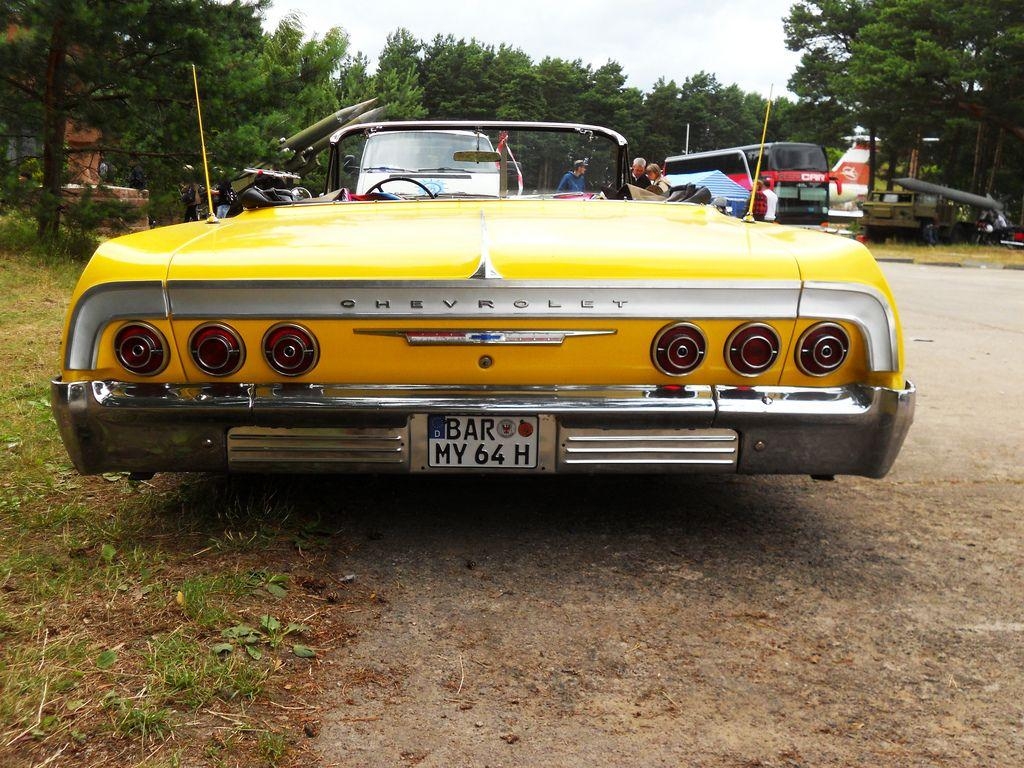 1030x770 Yellow On 1964 Chevrolet Impala Convertible Low Rider Six, Desktop