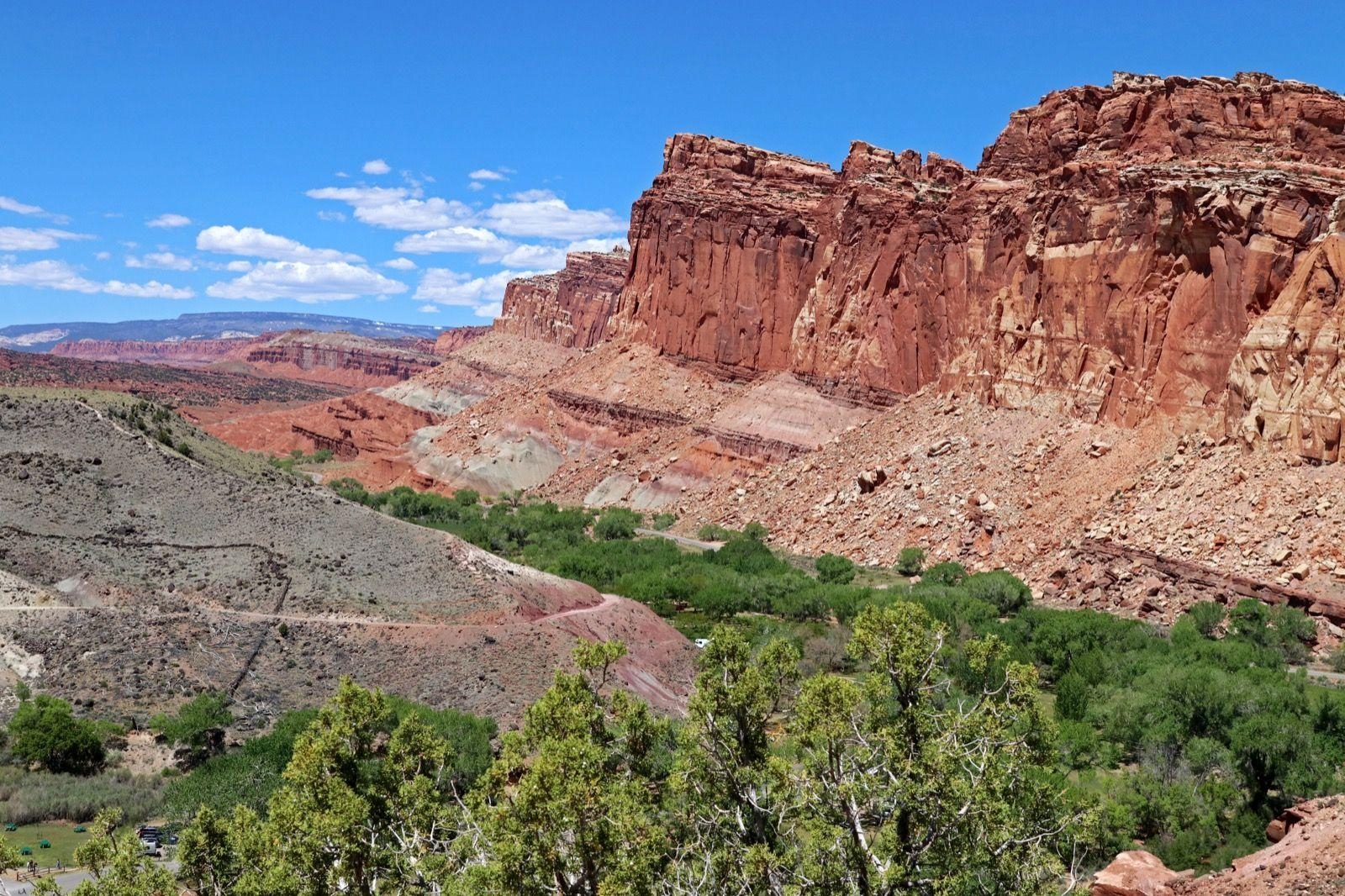 1600x1070 Hike Utah's Sleeping Rainbow, Desktop