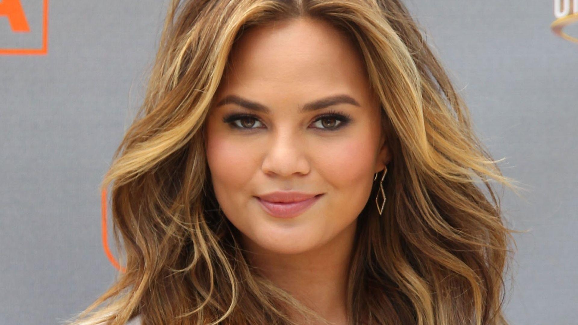 1920x1080 Chrissy Teigen Boycotts Twitter To Support Abuse Victims, Desktop