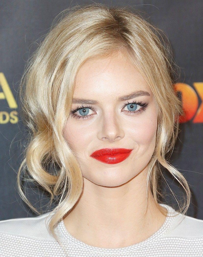 830x1050 Samara Weaving Models This Season's Must Try Makeup Trends. Samara, Phone