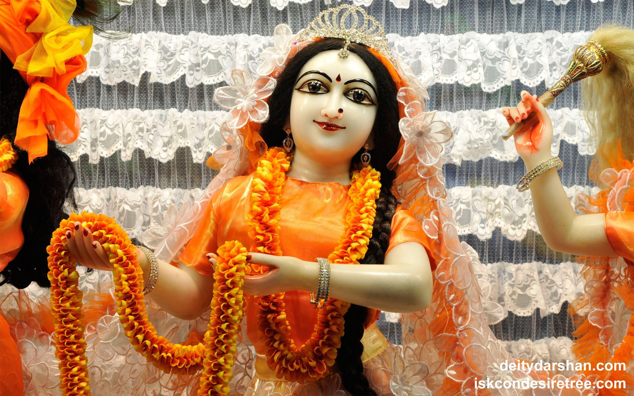 2560x1600 ISKCON Chowpatty Close Up, Desktop