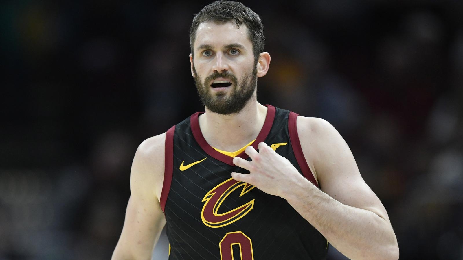 1600x900 Kevin Love leaves after taking elbow to the face, Desktop