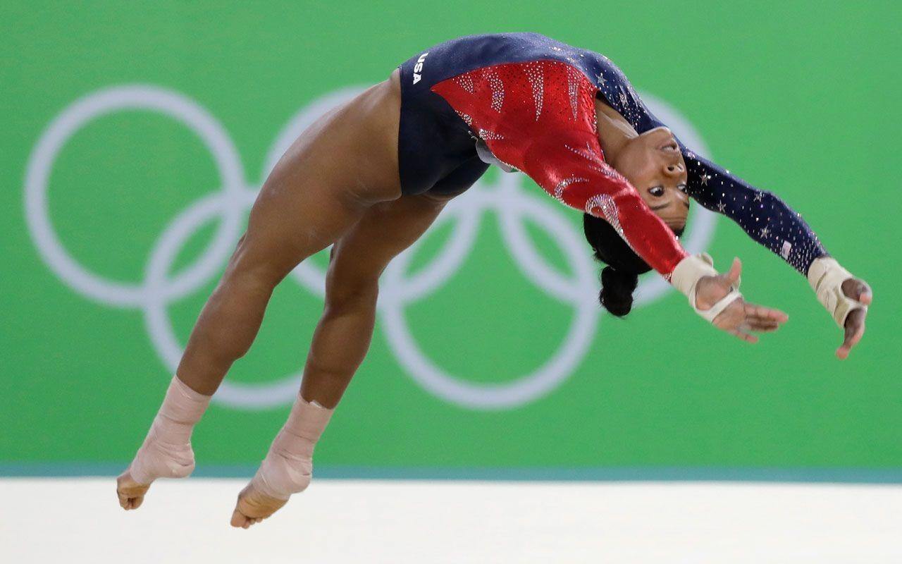 1280x800 Simone Biles Starts Out with Olympic Dazzle, Desktop