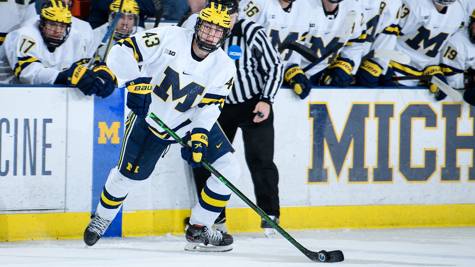 1600x900 Luke Hughes Hobey Baker Finalist 2022 Baker Memorial Award, Desktop