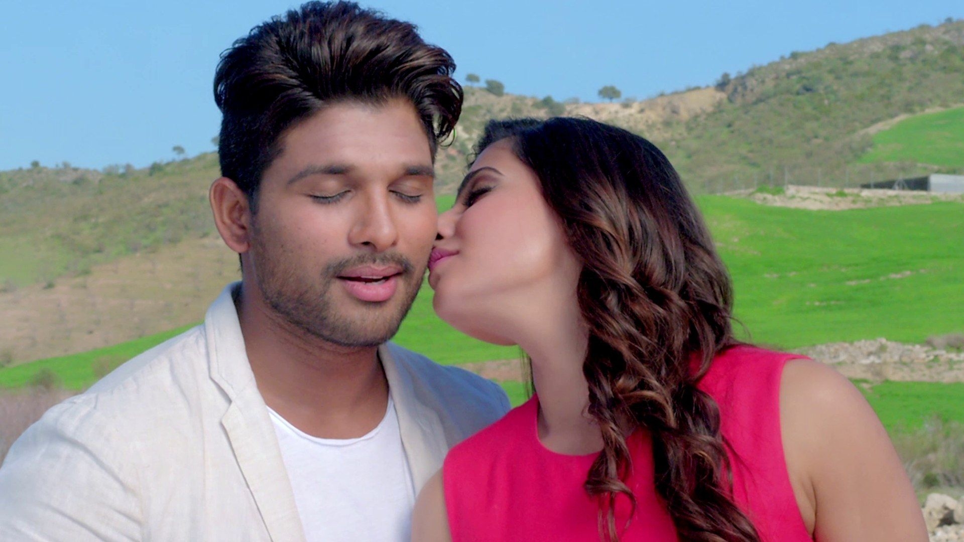 1920x1080 S O Satyamurthy Theatrical Arjun, Trivikram, Samantha, Nitya Menen, Desktop