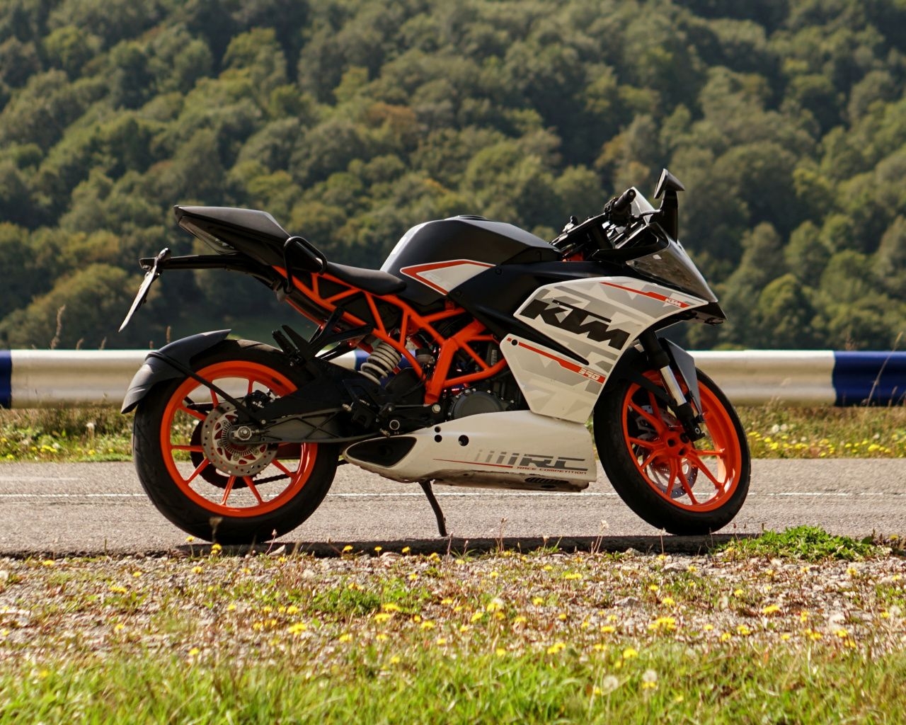 1280x1030 Download Sports bike, KTM RC 390 wallpaper, 1280x Standard 5: Fullscreen, Desktop