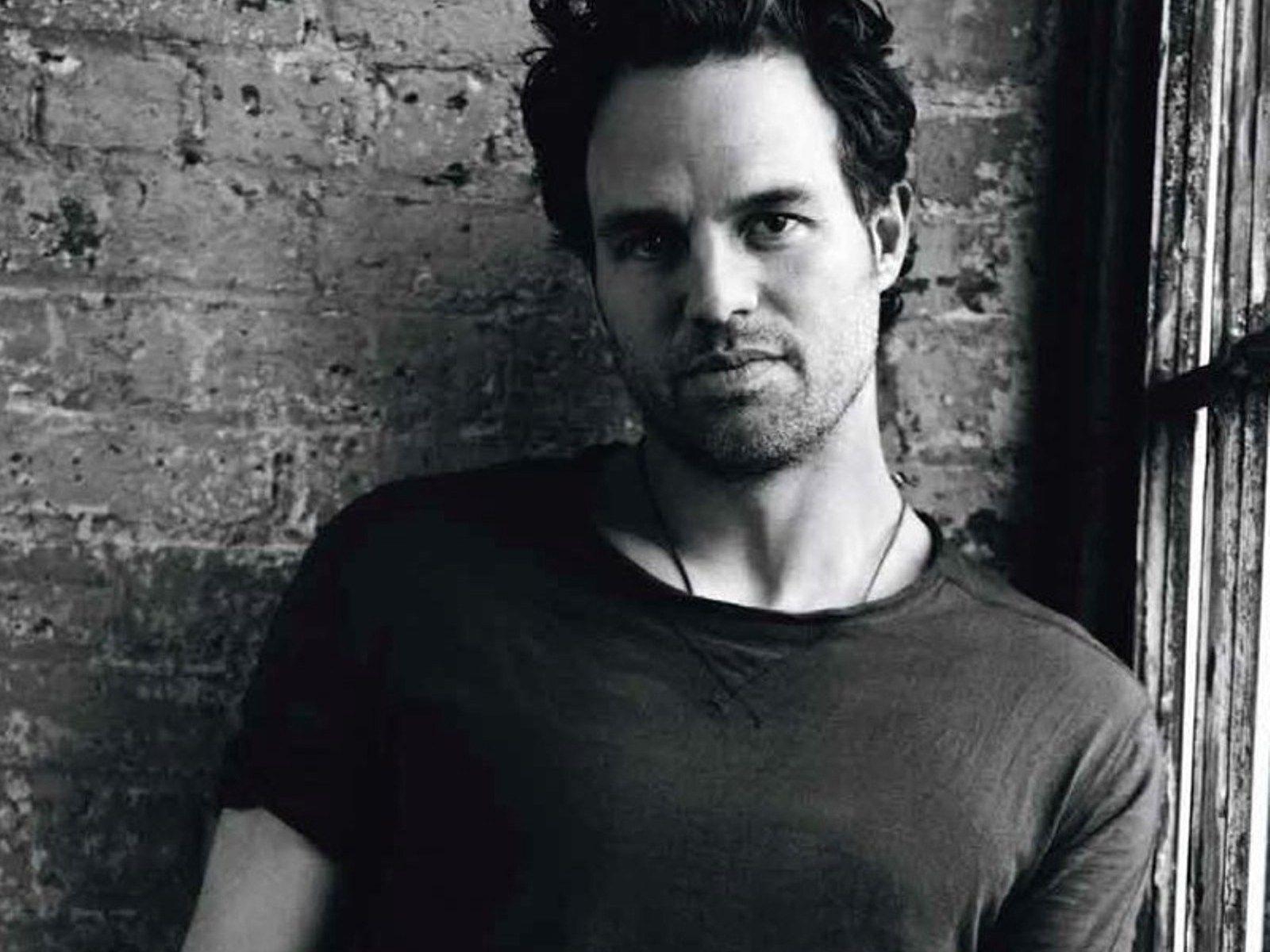 1600x1200 Mark Ruffalo Portrait, Desktop