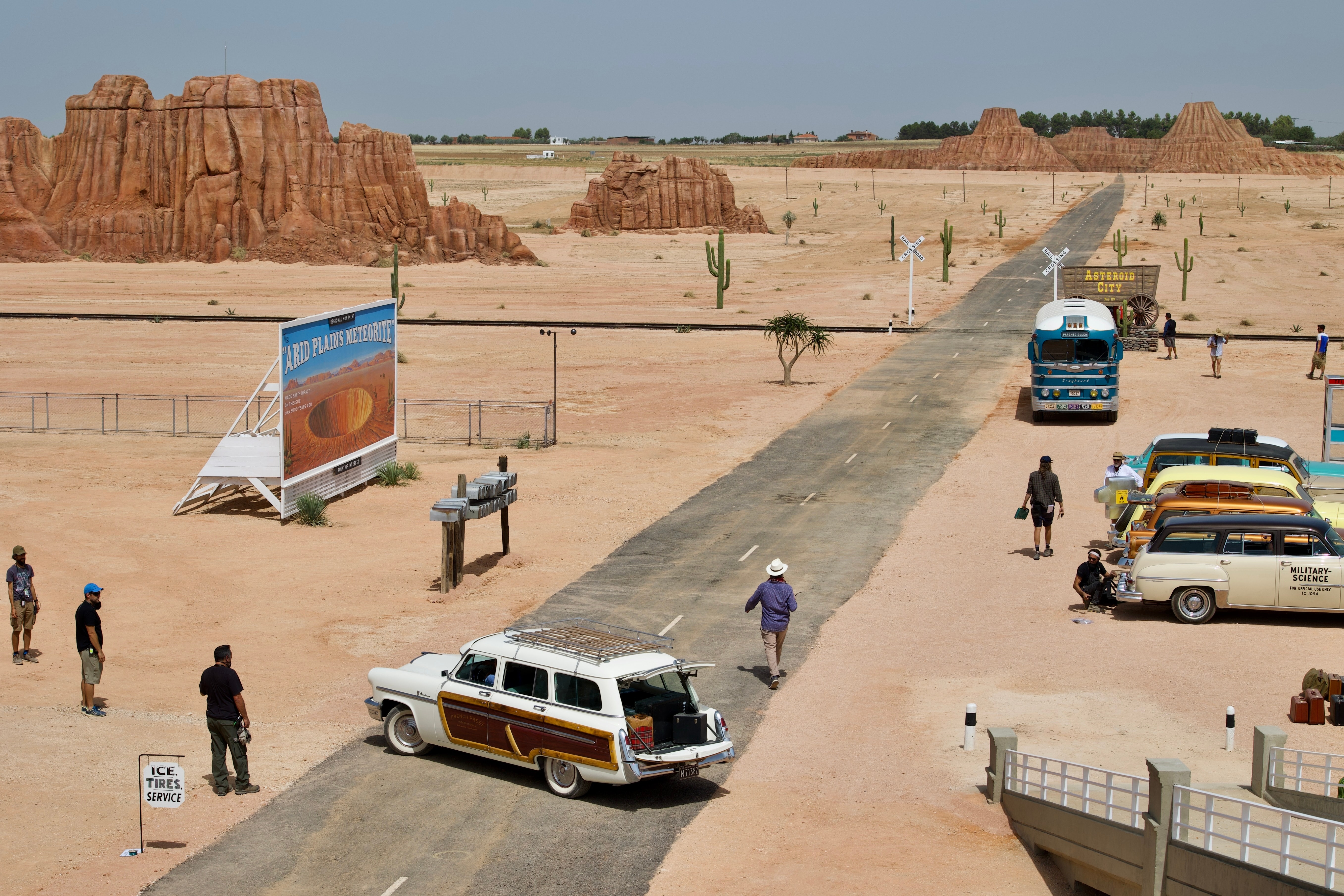 5430x3620 Asteroid City': See Exclusive BTS Photo of Wes Anderson's Ode to the Atomic Age, Desktop