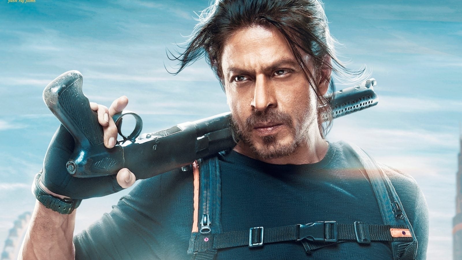 1600x900 Pathaan: Shah Rukh Khan Brandishes Shotgun, Flaunts Long Hair Look In New Poster, Desktop