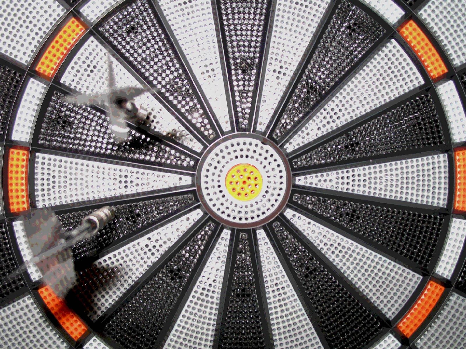 1600x1200 wallpaper: Darts Wallpaper, Desktop