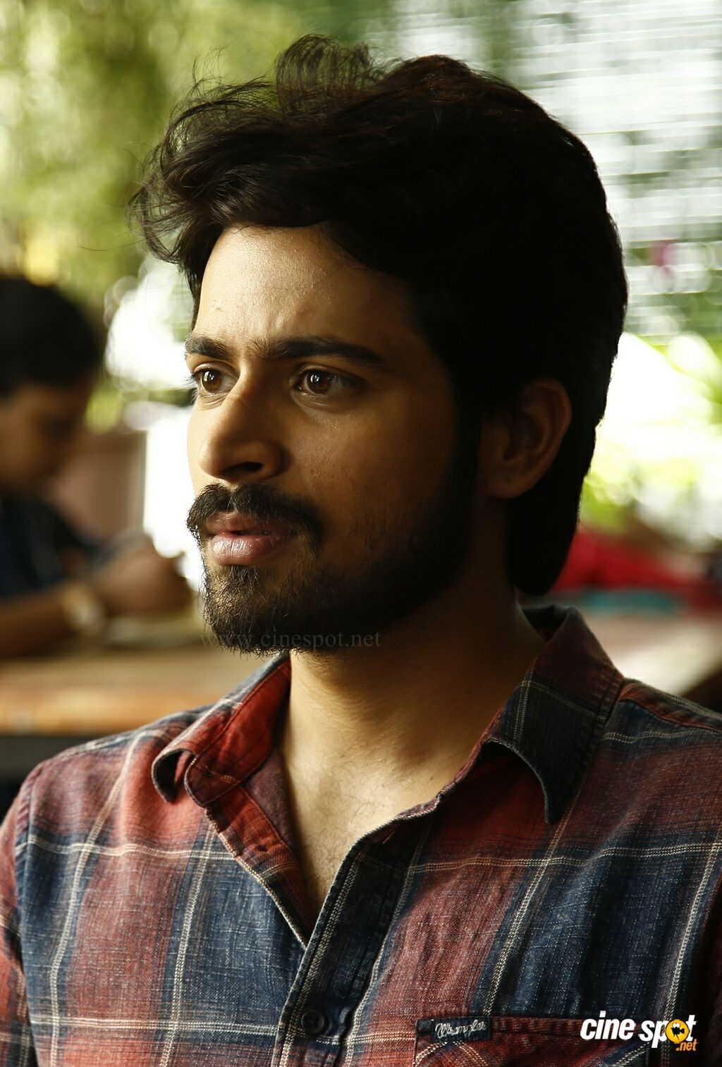 1030x1520 Harish Kalyan in Ispade Rajavum Idhaya Raniyum (2), Phone