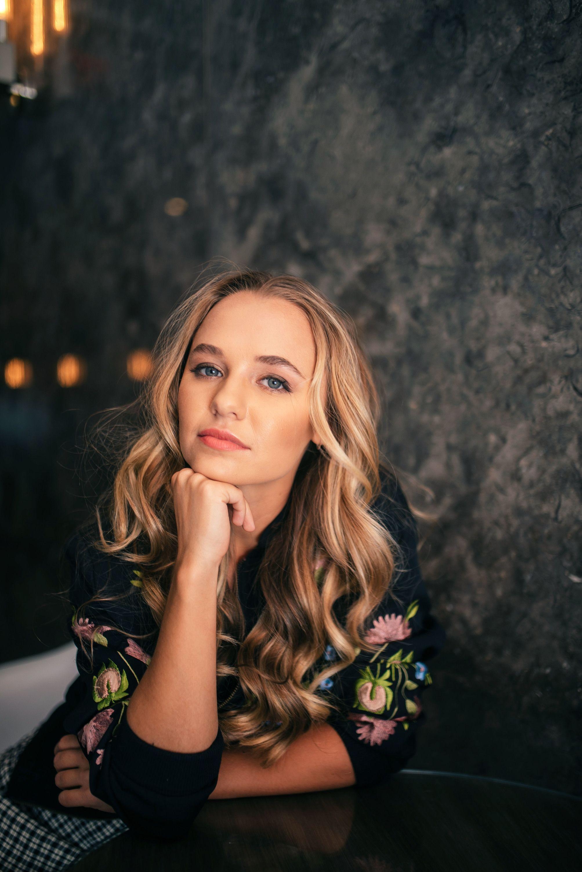 2010x3010 Jumanji: Welcome to the Jungle' Star Madison Iseman on Her, Phone