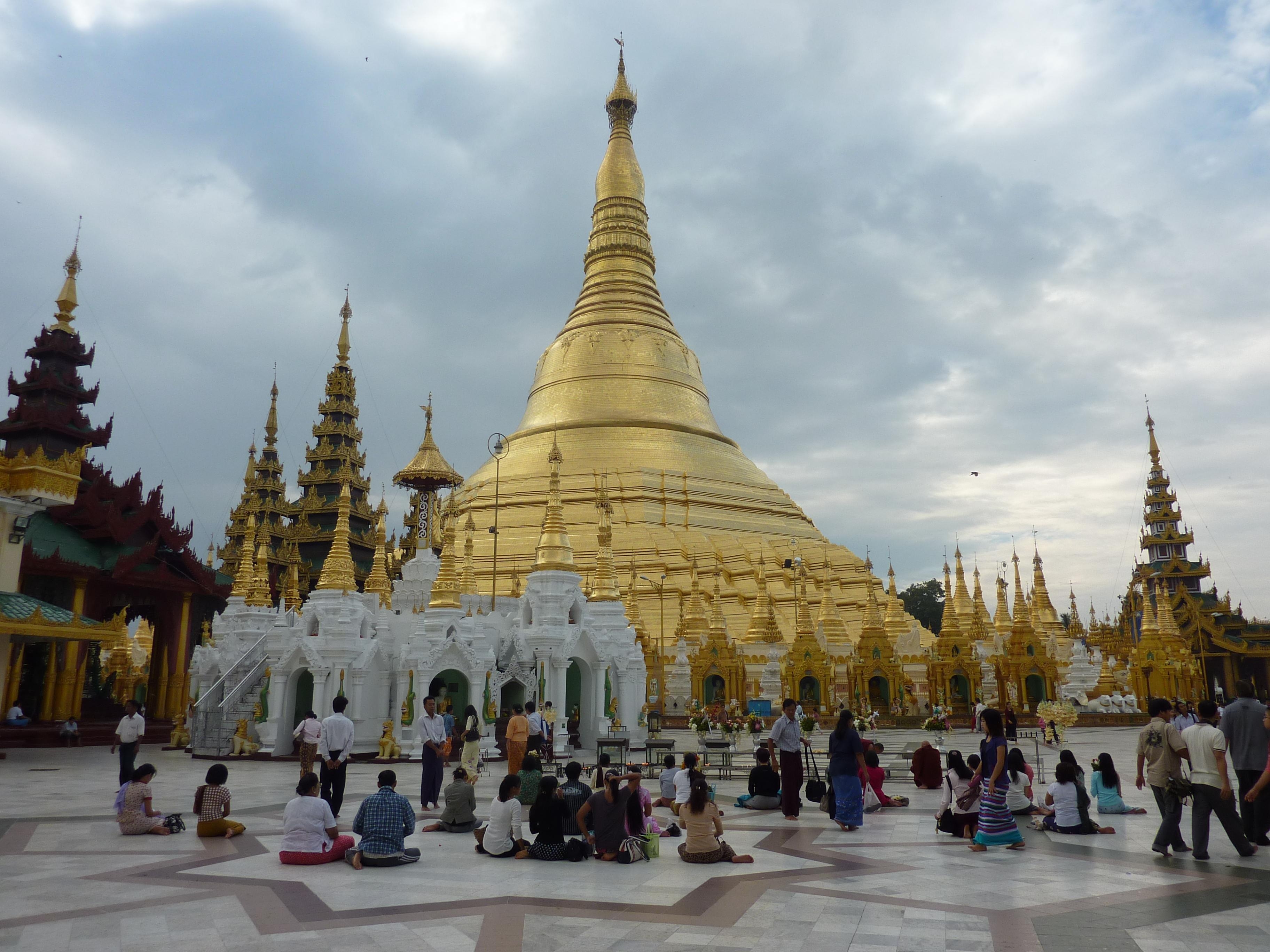 3650x2740 Shwedagon Pagoda, Yangon, Desktop