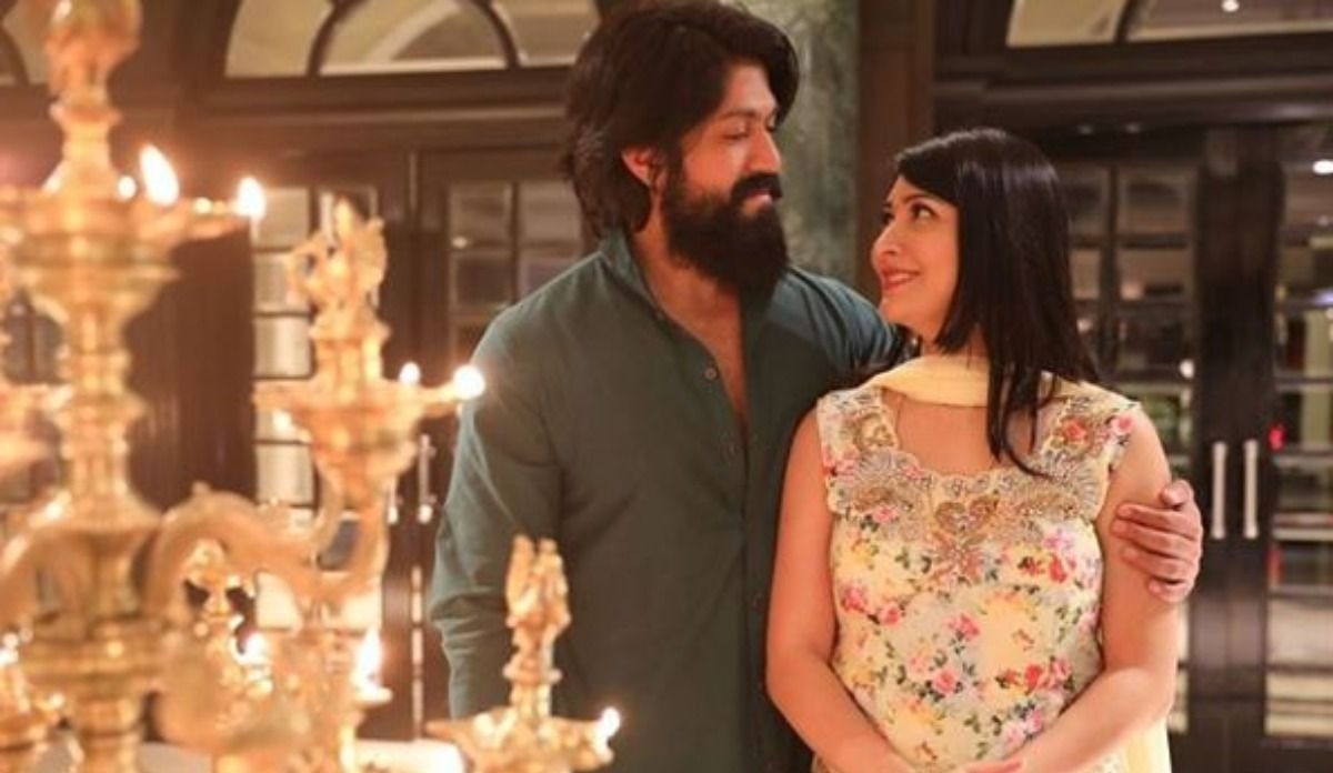 1200x700 KGF star Yash's romantic dance with wife Radhika Pandit on Ashiqui 2 song is all hearts. Watch video, Desktop