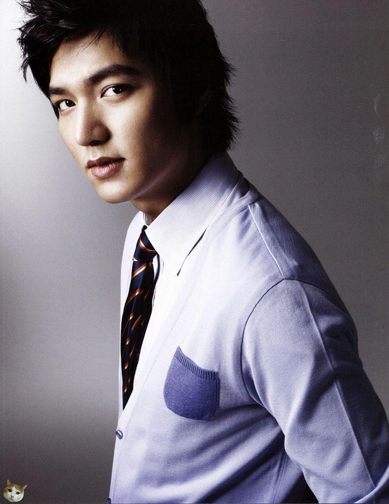 800x1030 The 30 Hottest Photo of Lee Min Ho, Phone