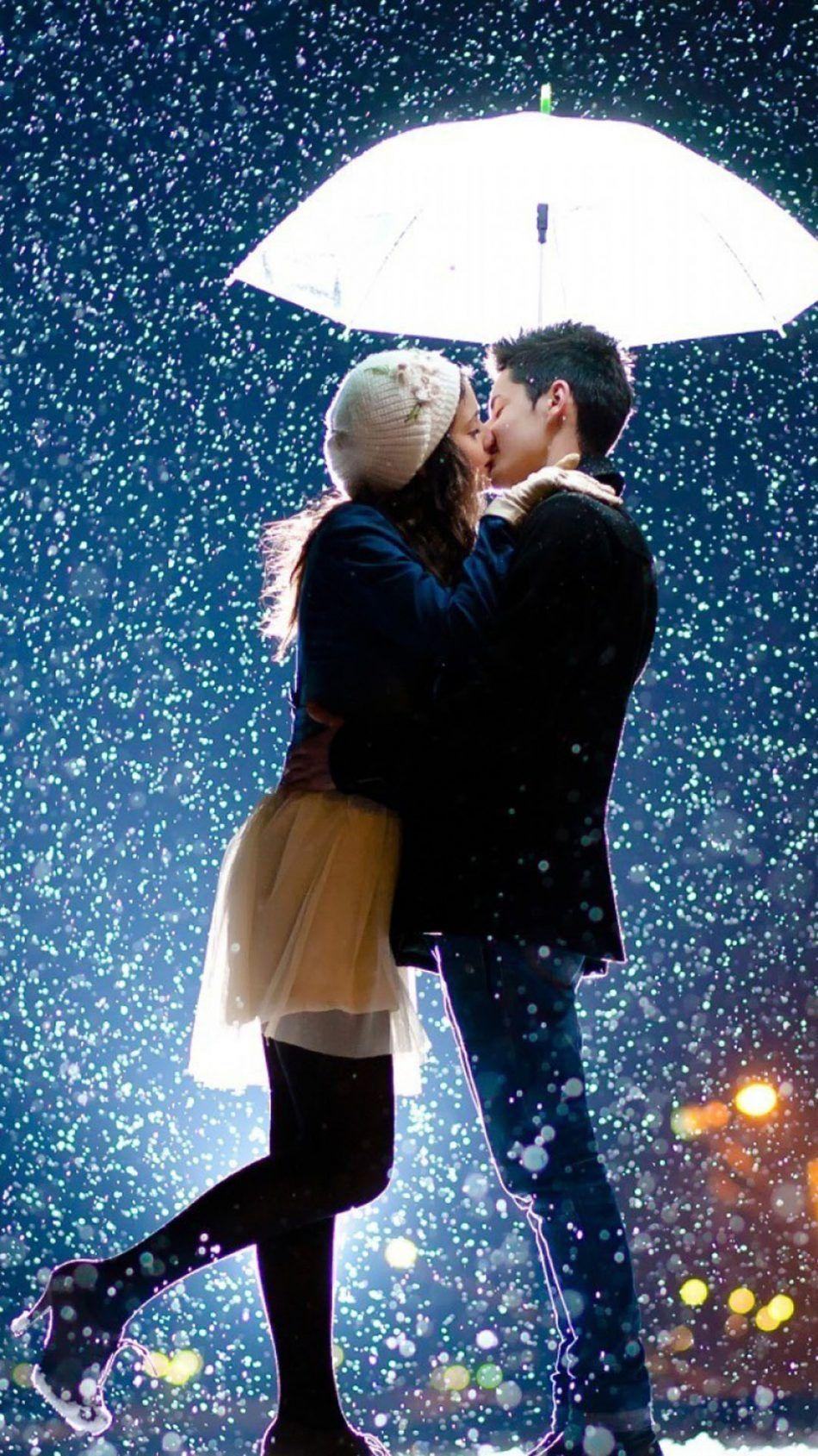 950x1690 Couple Kissing Raining Umbrella. Kissing in the rain, Couple, Phone