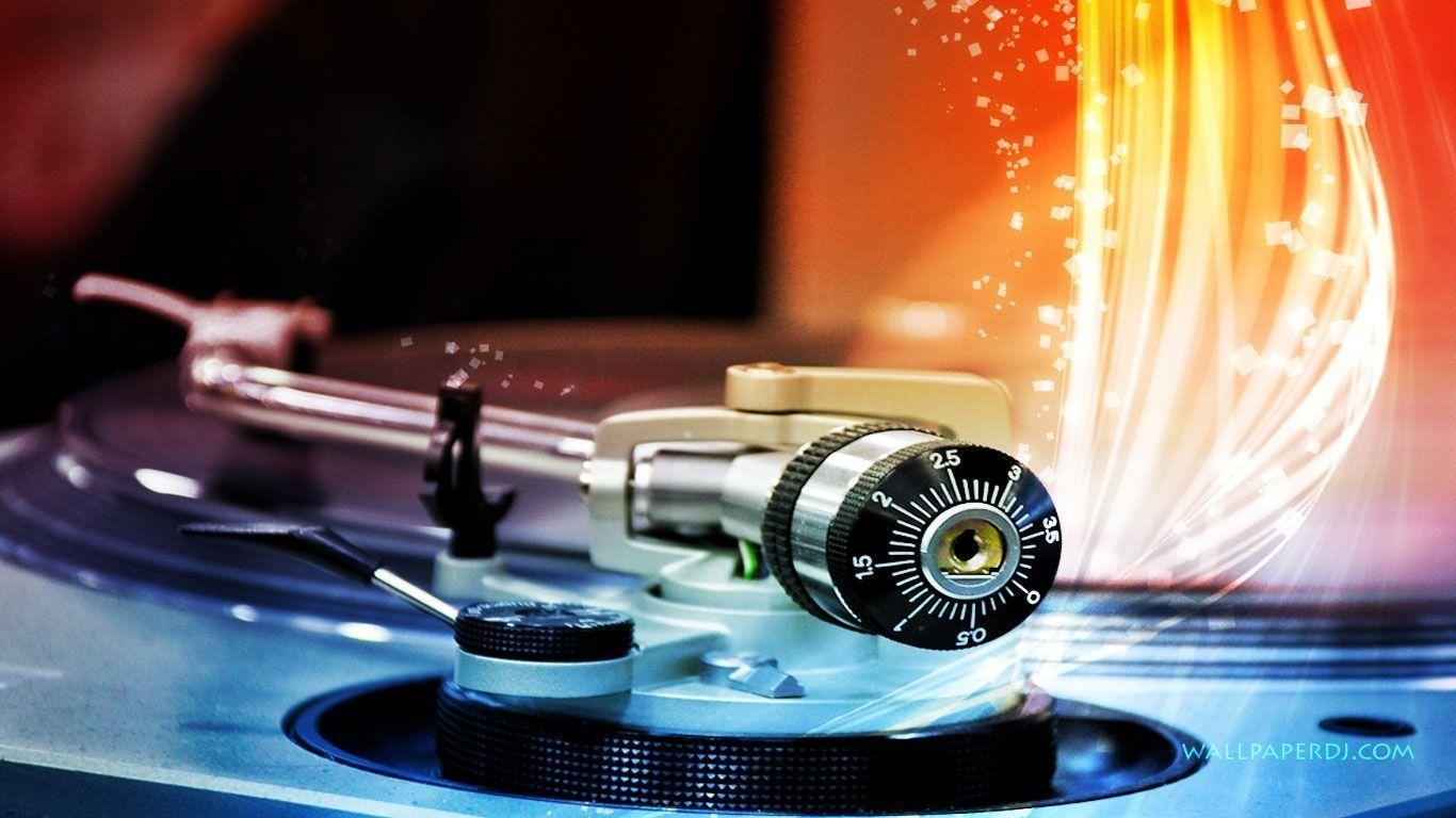 1370x770 Turntable Wallpaper, Desktop