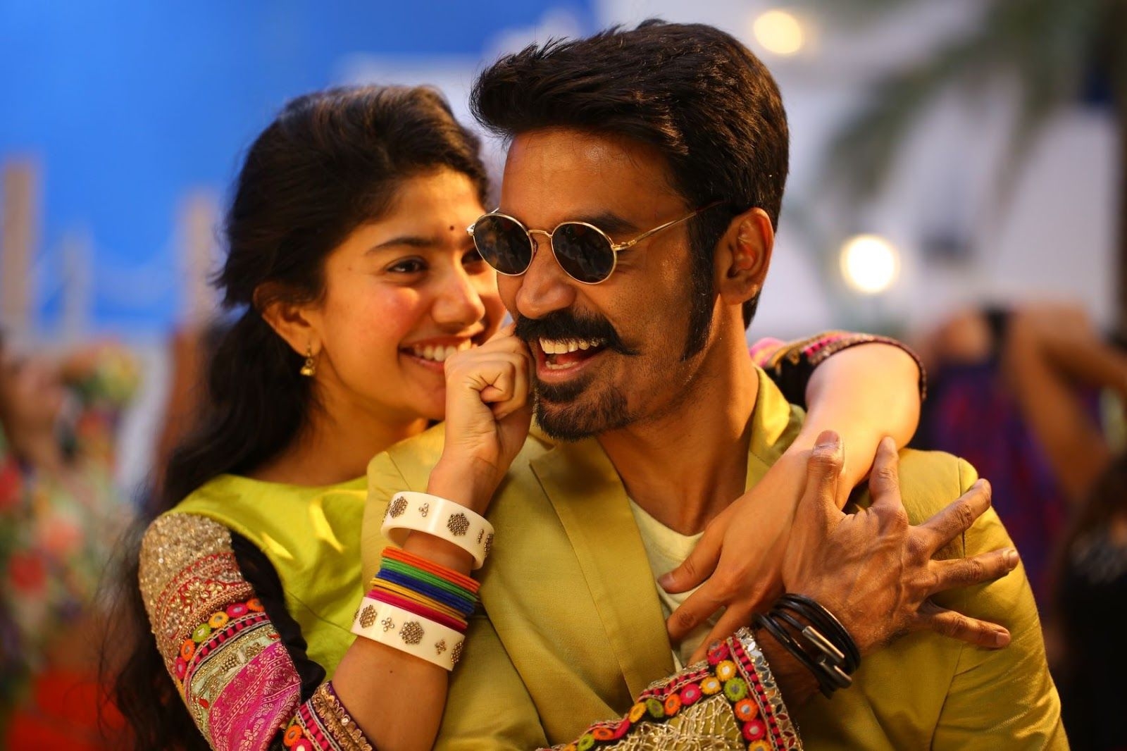 1600x1070 Maari 2 Movie Stills. Posters. HD Photo Dhanush, Sai Pallavi Hot Romantic Stills, Desktop