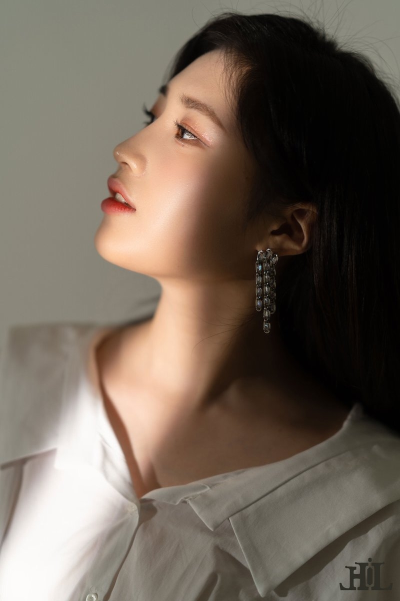 800x1200 June 2021 HI L Twitter Update L Debut Profile Photo, Phone