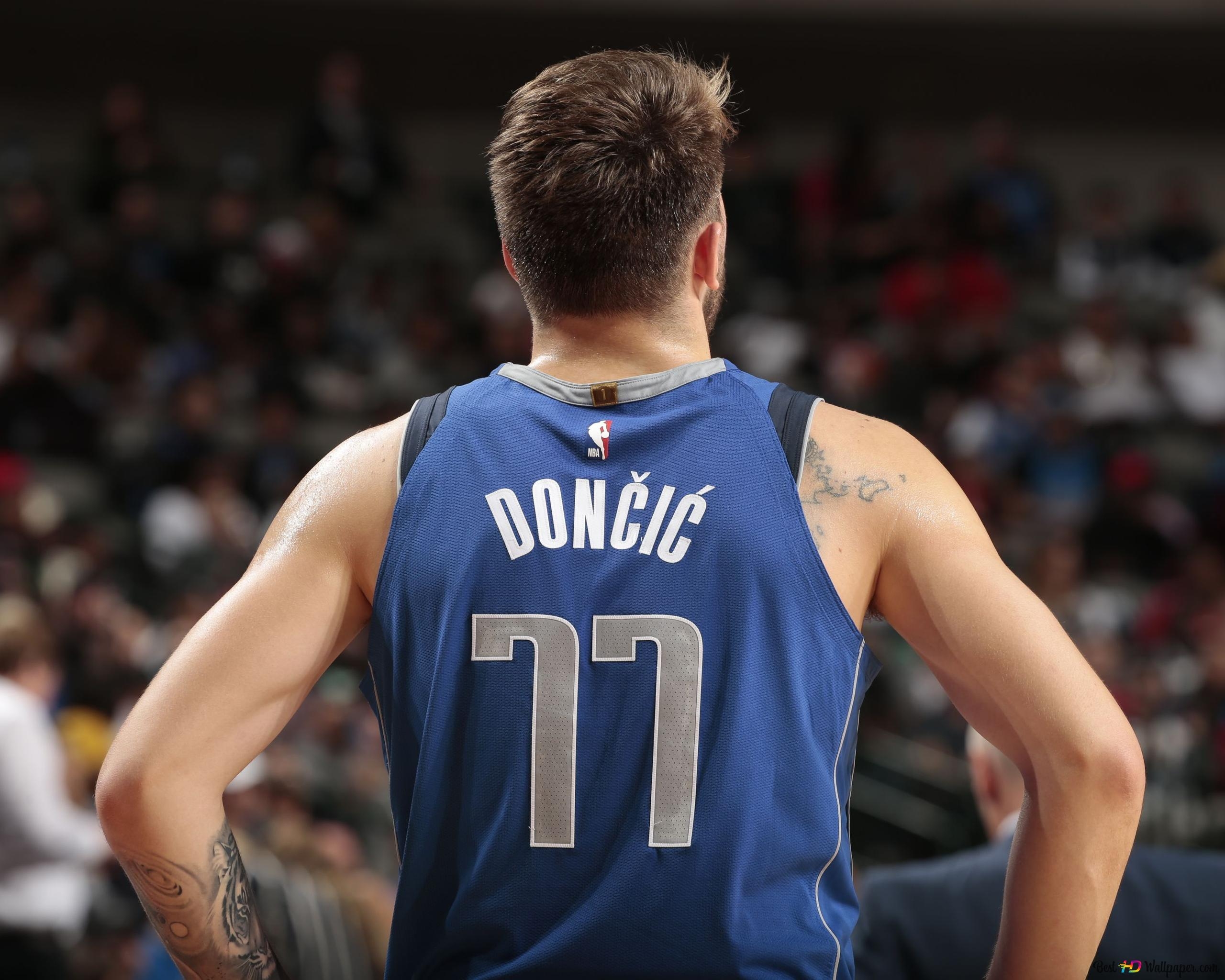 2560x2050 Luka dončić with his back turned and the audience in the background 2K wallpaper download, Desktop