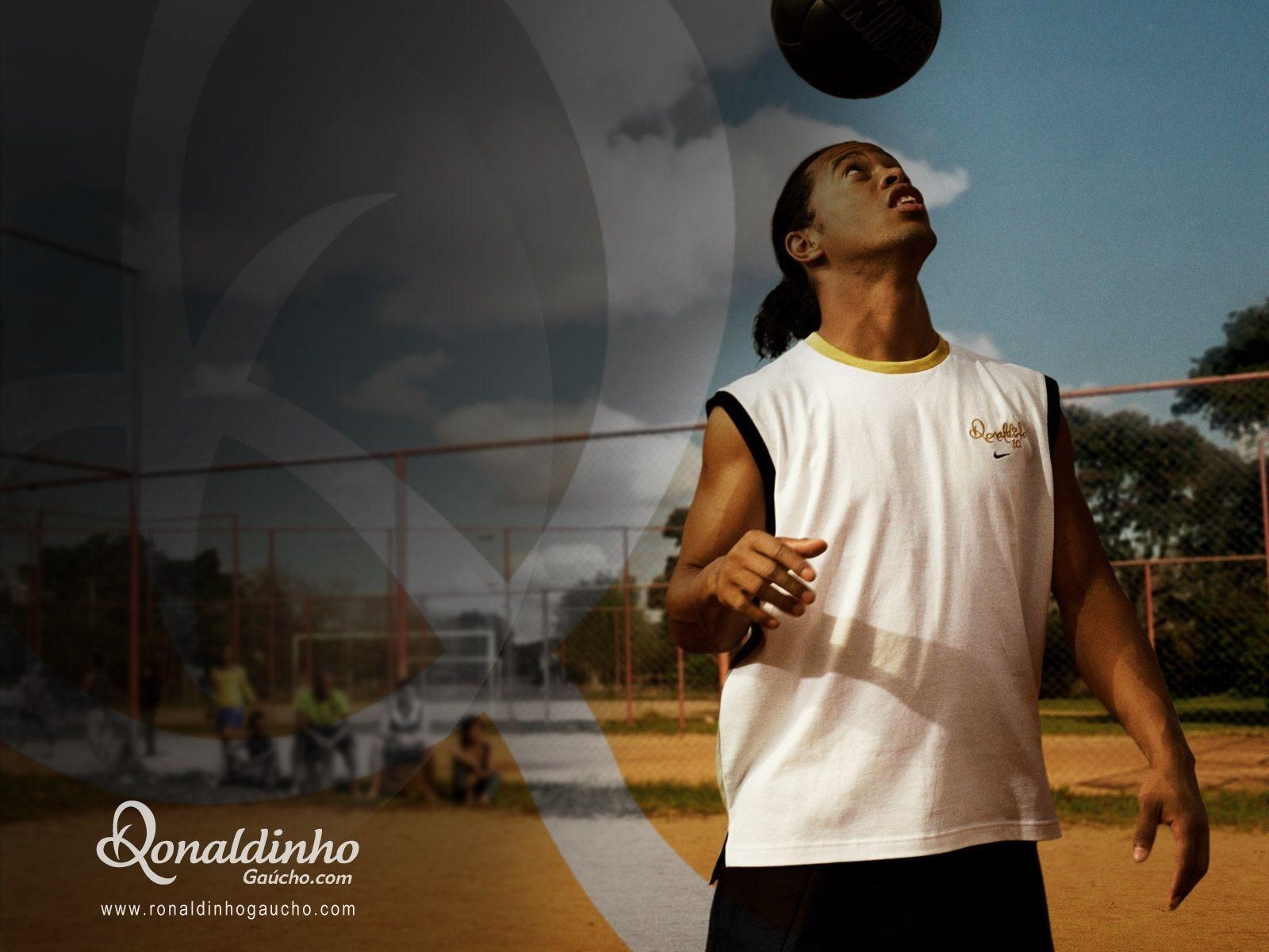 1600x1200 Ronaldinho Gaúcho 4K HD Wallpaper, Desktop