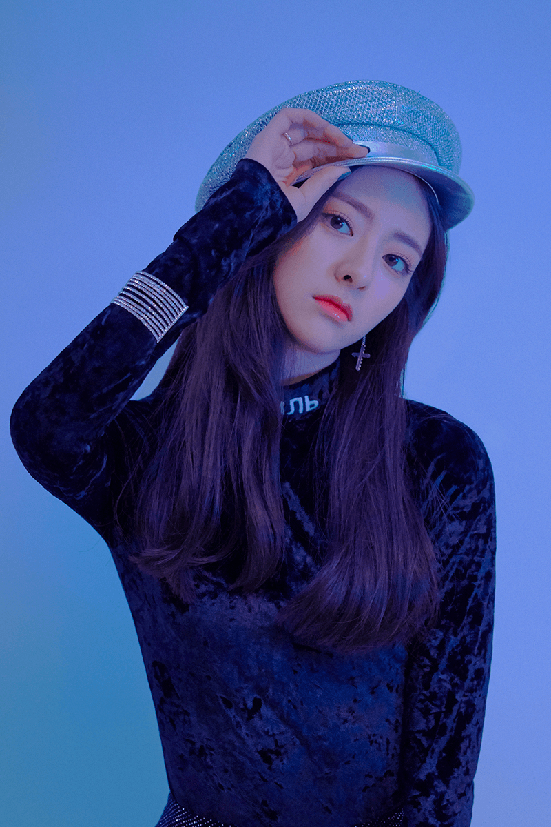 800x1200 Yuna (ITZY), Phone