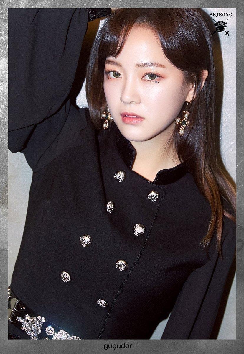 830x1200 Kim Sejeong, Phone