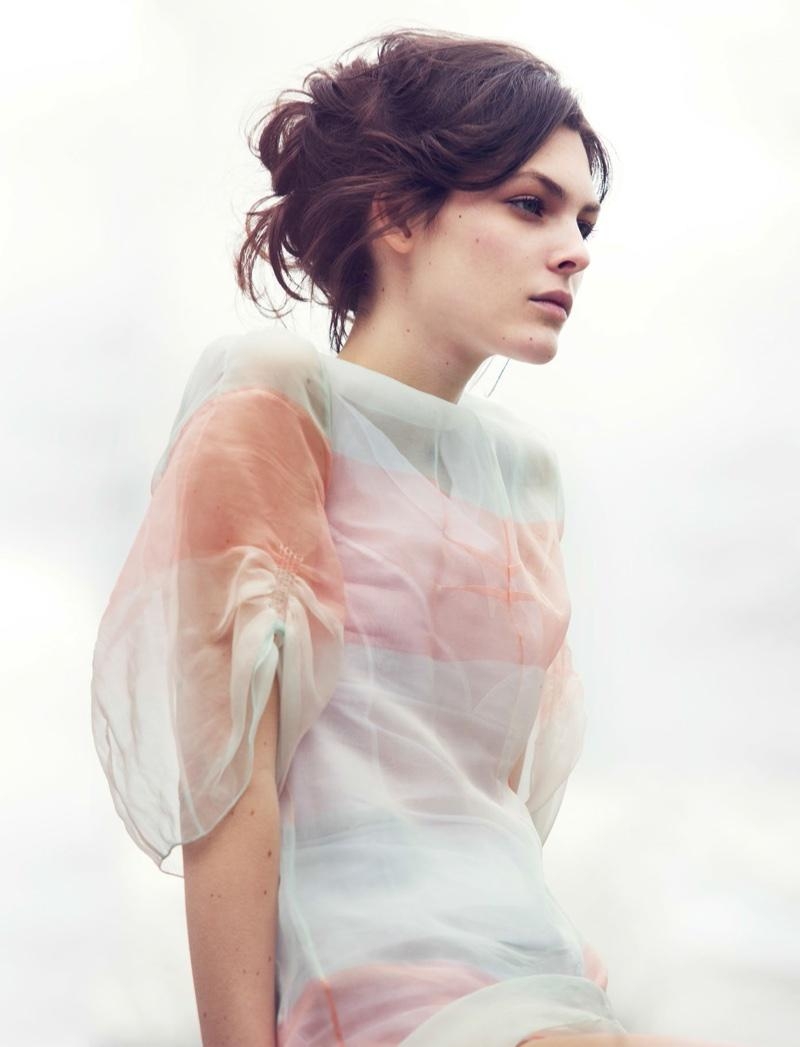 800x1050 Vittoria Ceretti Models Spring's Romantic Dresses for Vogue China, Phone