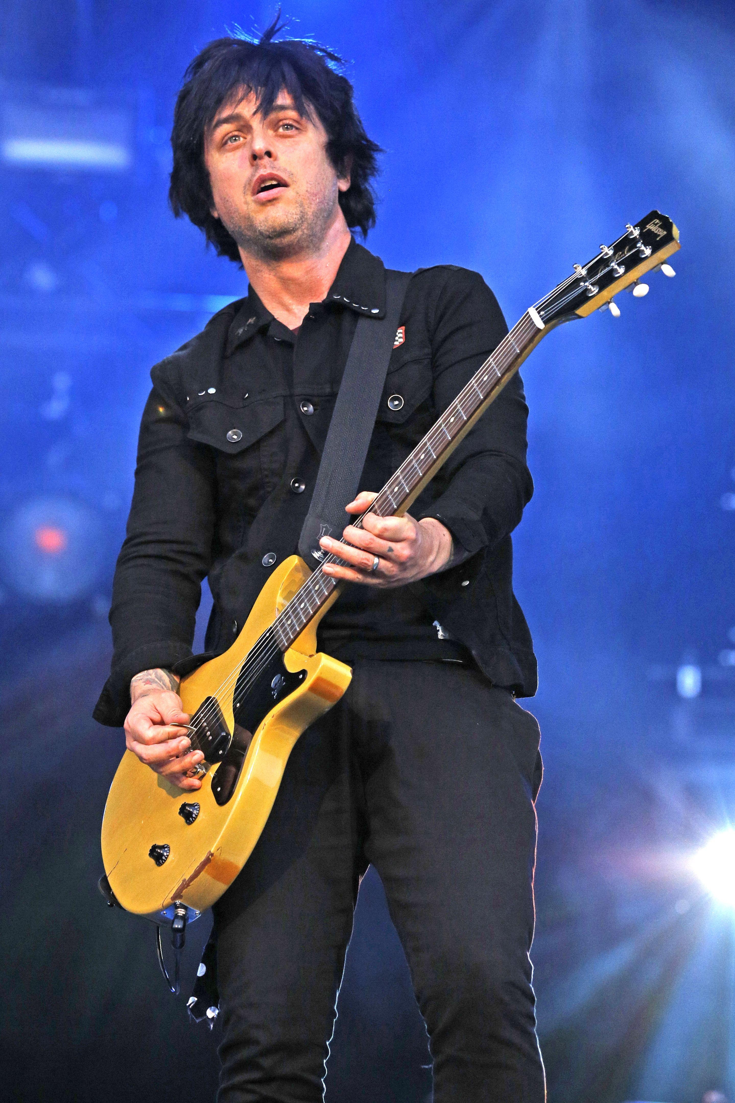 2880x4320 Billie Joe Armstrong, Phone