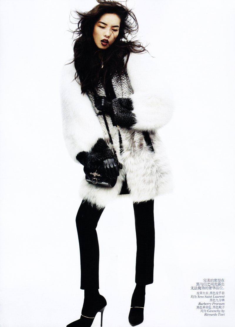 800x1120 Fei Fei Sun by Josh Olins for Vogue China November 2011. Fashion, Phone