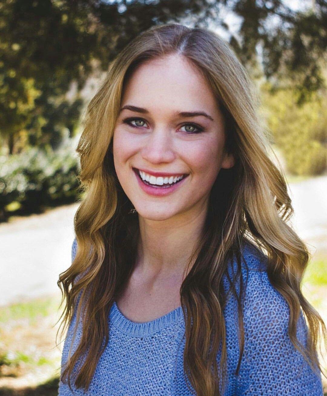 1080x1310 Elizabeth Lail. Elizabeth lail, Phone